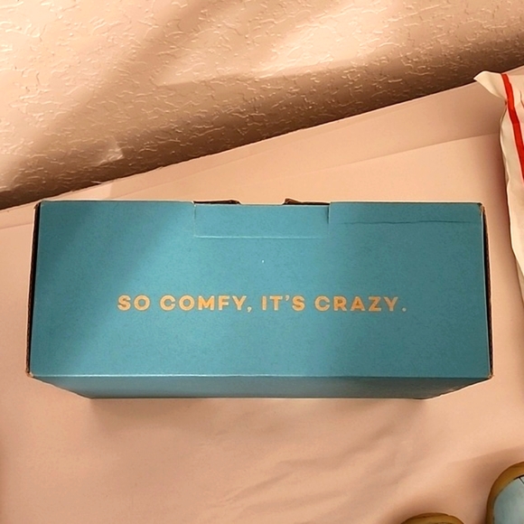 New in Box Bzees Women's Smile II, Wavestripe Multi-Colored Sandals Size 8 Light - Picture 8 of 15